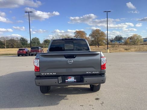 Used 2024 Nissan Titan SV image 6
