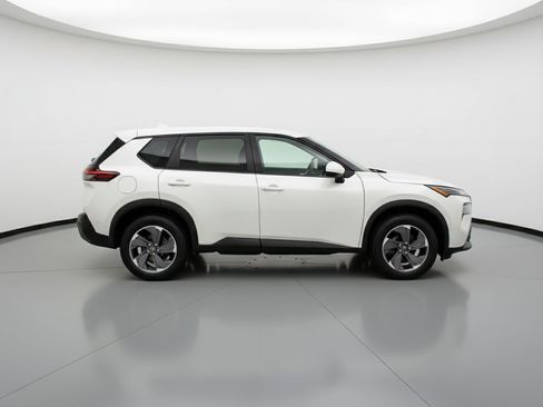 Used 2025 Nissan Rogue SV image 11