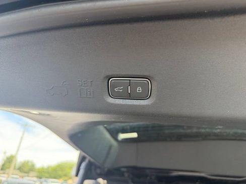 Used 2025 Ford Expedition Max Platinum w/ Platinum Ultimate Package AWD/4WD image 17