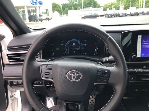 Certified 2025 Toyota Camry SE image 11