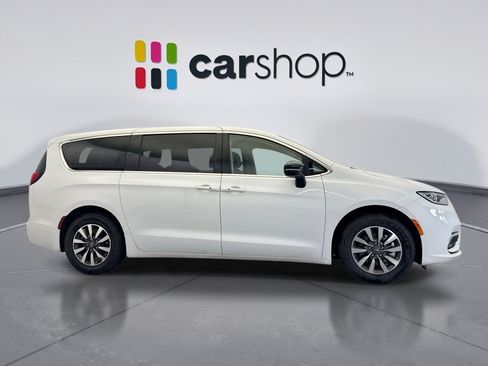 Used 2024 Chrysler Pacifica Limited FWD image 6