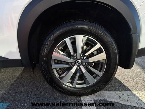 Certified 2025 Nissan Pathfinder SL w/ Lighting Package (N92) image 21