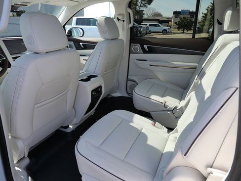 New 2026 Buick Enclave Avenir w/ Super Cruise Package AWD/4WD image 36