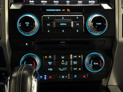 Used 2018 Ford F150 Lariat w/ Equipment Group 502A Luxury AWD/4WD image 13