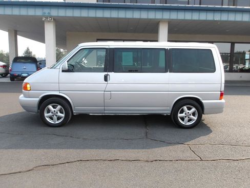 Used 2001 Volkswagen Eurovan FWD image 2