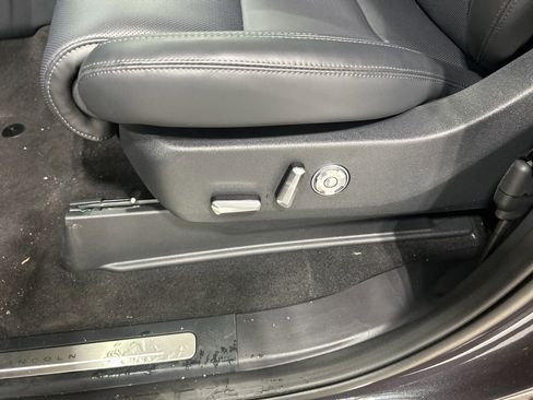 New 2026 Lincoln Navigator Reserve w/ Jet Appearance Package AWD/4WD image 11