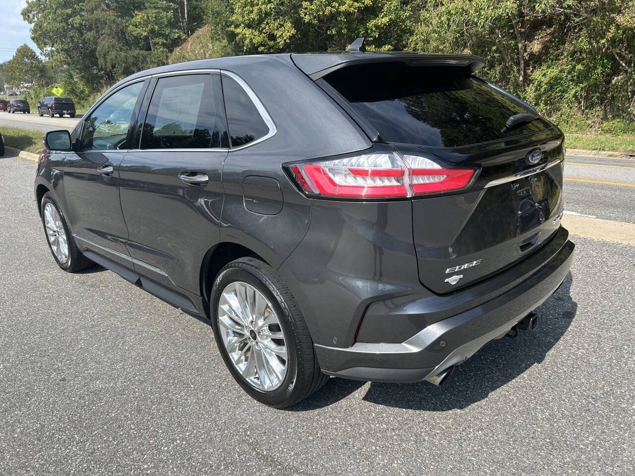 Used 2020 Ford Edge Titanium w/ Equipment Group 301A AWD/4WD image 5