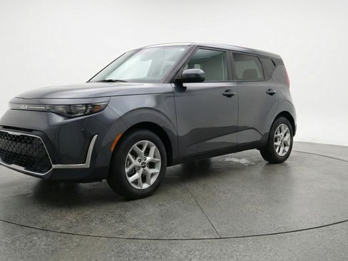 Used 2025 Kia Soul LX w/ LX Technology Package FWD image 3
