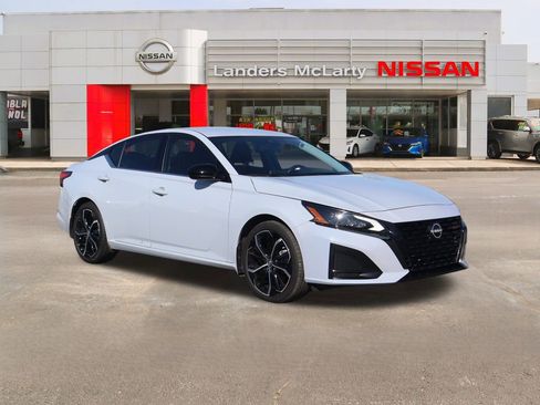 Used 2023 Nissan Altima 2.5 SR image 1