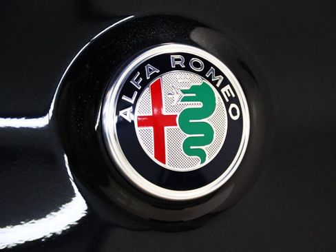 Used 2022 Alfa Romeo Stelvio Ti AWD/4WD image 12