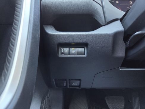 Used 2024 Toyota RAV4 LE AWD/4WD image 40