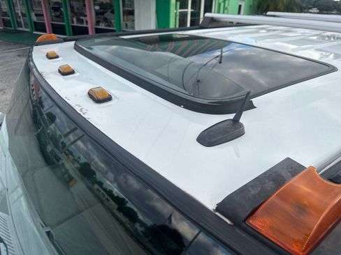 Used 2005 HUMMER H2 w/ Preferred Equipment Group image 33