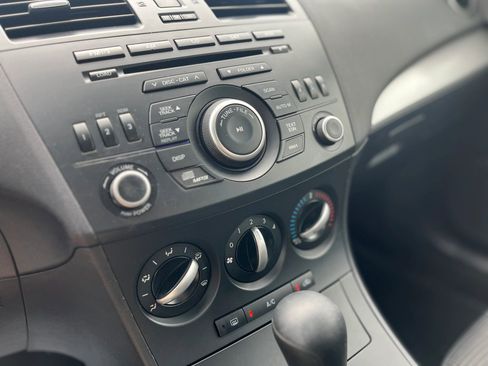 Used 2013 MAZDA MAZDA3 i SV image 21