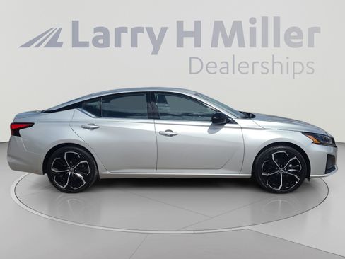 Used 2024 Nissan Altima 2.5 SR FWD image 6