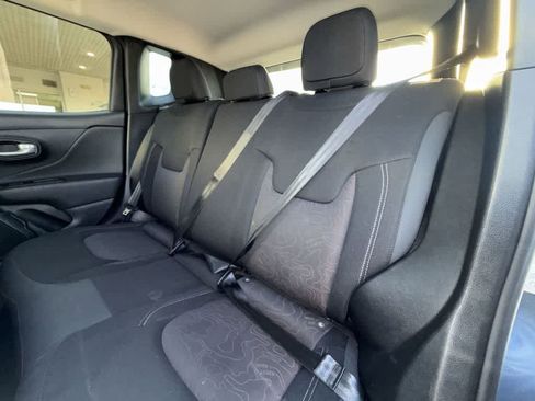 Used 2023 Jeep Renegade Latitude image 14