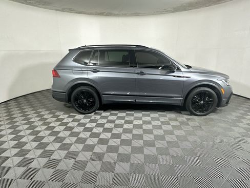 Used 2022 Volkswagen Tiguan SE R-Line FWD image 2