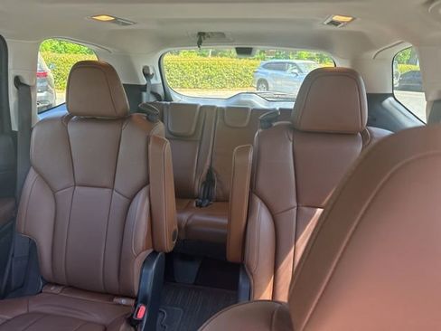 Used 2024 Subaru Ascent Touring AWD/4WD image 11