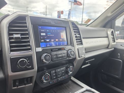 Used 2021 Ford F250 Lariat w/ Lariat Value Package AWD/4WD image 22