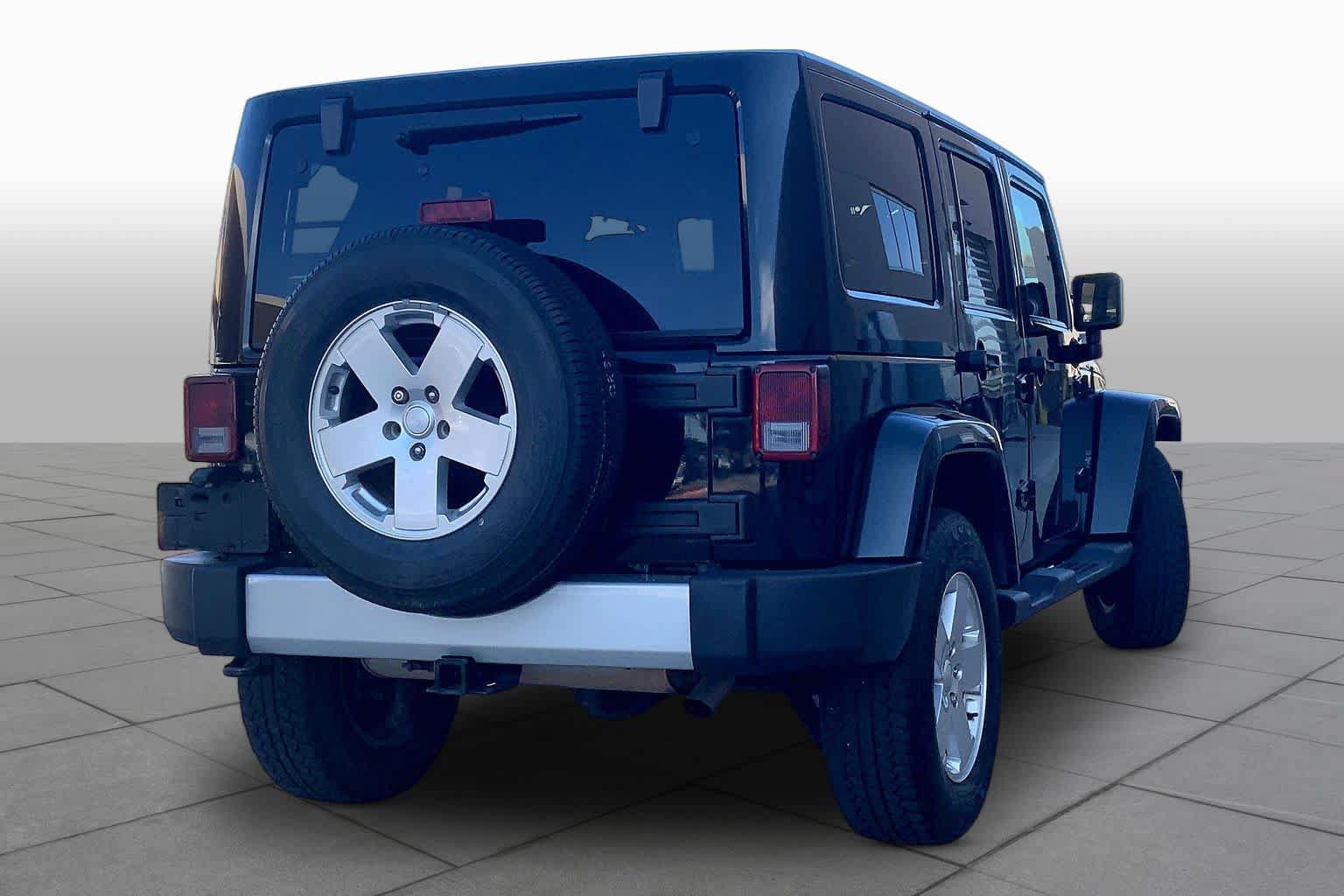 Used 2012 Jeep Wrangler Unlimited Sahara w/ Connectivity Group AWD/4WD image 12