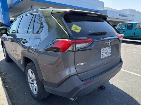 Used 2021 Toyota RAV4 XLE w/ Convenience Package image 3