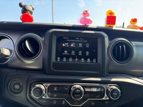 Certified 2023 Jeep Gladiator Sport AWD/4WD image 21