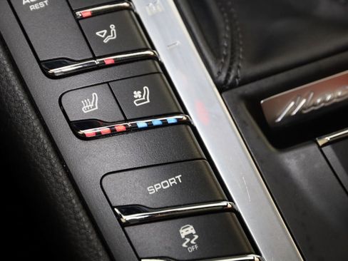 Used 2021 Porsche Macan S image 8