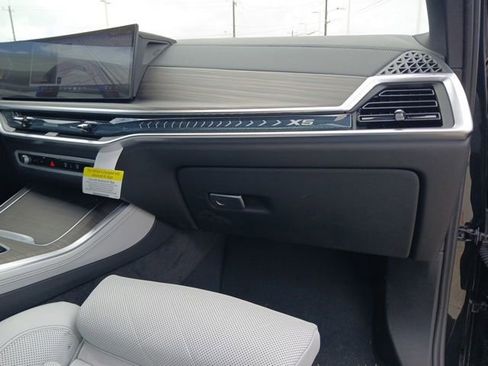 Certified 2025 BMW X5 sDrive40i w/ Climate Comfort Package RWD image 18