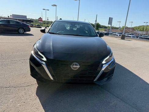 Used 2024 Nissan Altima 2.5 SV FWD image 32