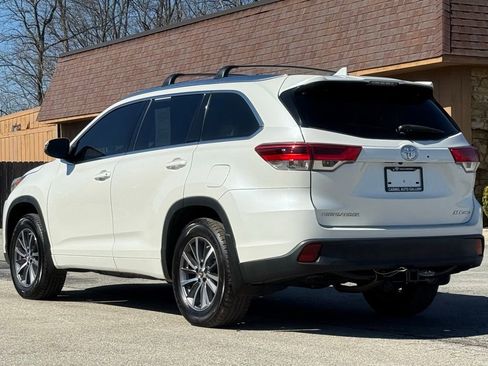 Used 2018 Toyota Highlander XLE image 3