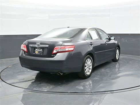 Used 2011 Toyota Camry XLE image 6