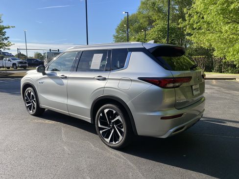 Used 2024 Mitsubishi Outlander 4WD Plug-In Hybrid image 7