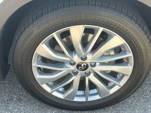 Certified 2025 INFINITI QX50 Luxe w/ Accent Package AWD/4WD image 33