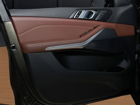 Used 2023 BMW X5 xDrive40i w/ M Sport Package image 29