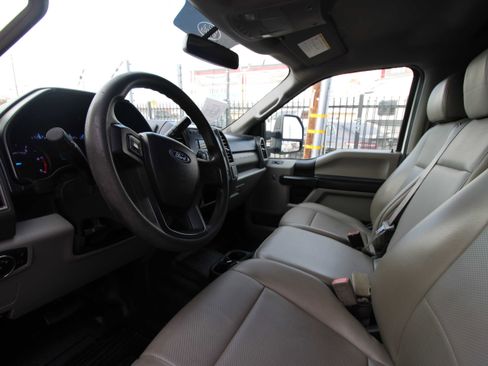 Used 2019 Ford F250 XL w/ Power Equipment Group image 7