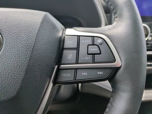 Used 2024 Toyota Highlander Limited FWD image 21