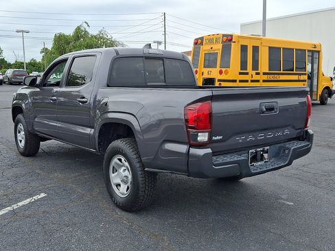 Used 2022 Toyota Tacoma SR w/ SR Convenience Package RWD image 4