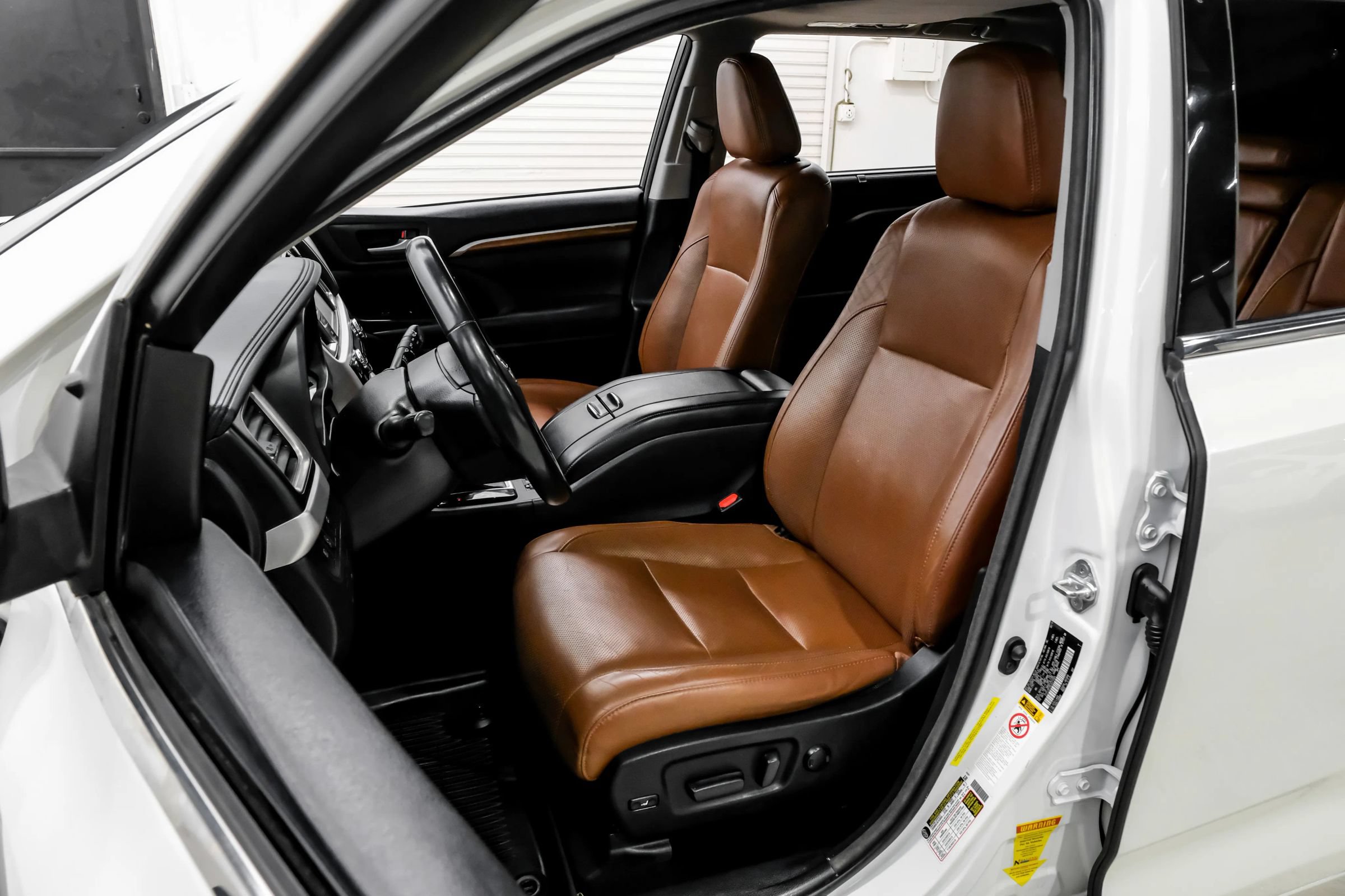 Used 2018 Toyota Highlander Limited FWD image 41