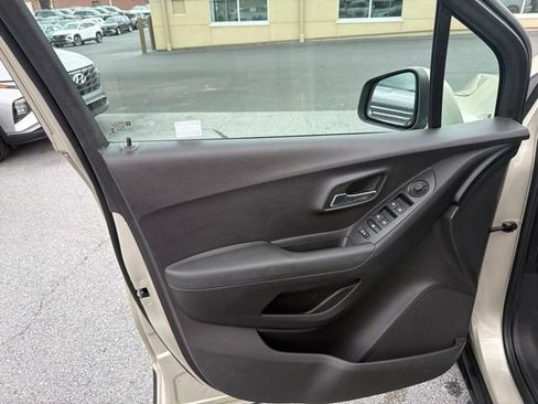 Used 2016 Chevrolet Trax LT w/ LT Convenience Package AWD/4WD image 11
