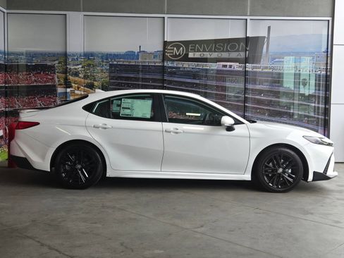 Used 2026 Toyota Camry SE w/ Convenience Package FWD image 4