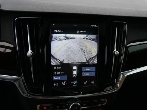 Used 2018 Volvo S90 T6 Momentum w/ Convenience Package image 21