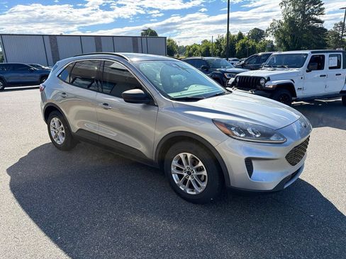 Used 2022 Ford Escape SE w/ Convenience Package FWD image 9