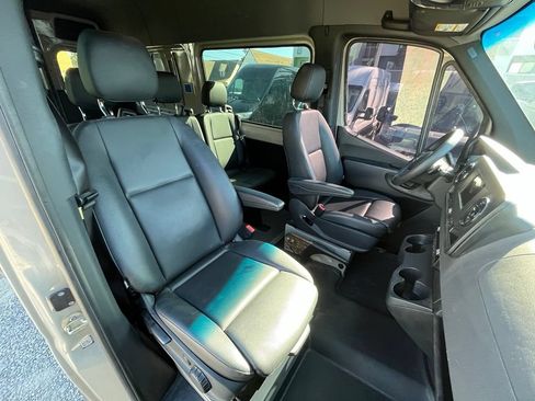 Used 2023 Mercedes-Benz Sprinter 2500 image 12