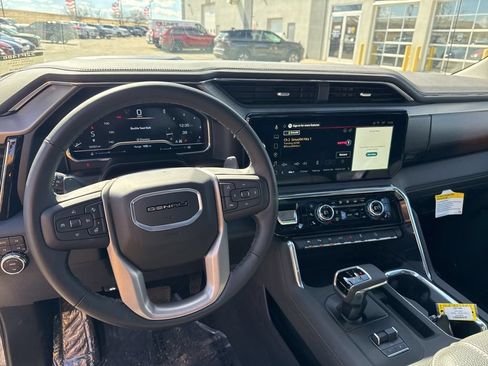 Used 2025 GMC Sierra 1500 Denali w/ Denali Reserve Package AWD/4WD image 16