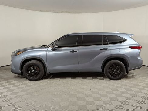 Used 2022 Toyota Highlander XLE AWD/4WD image 6
