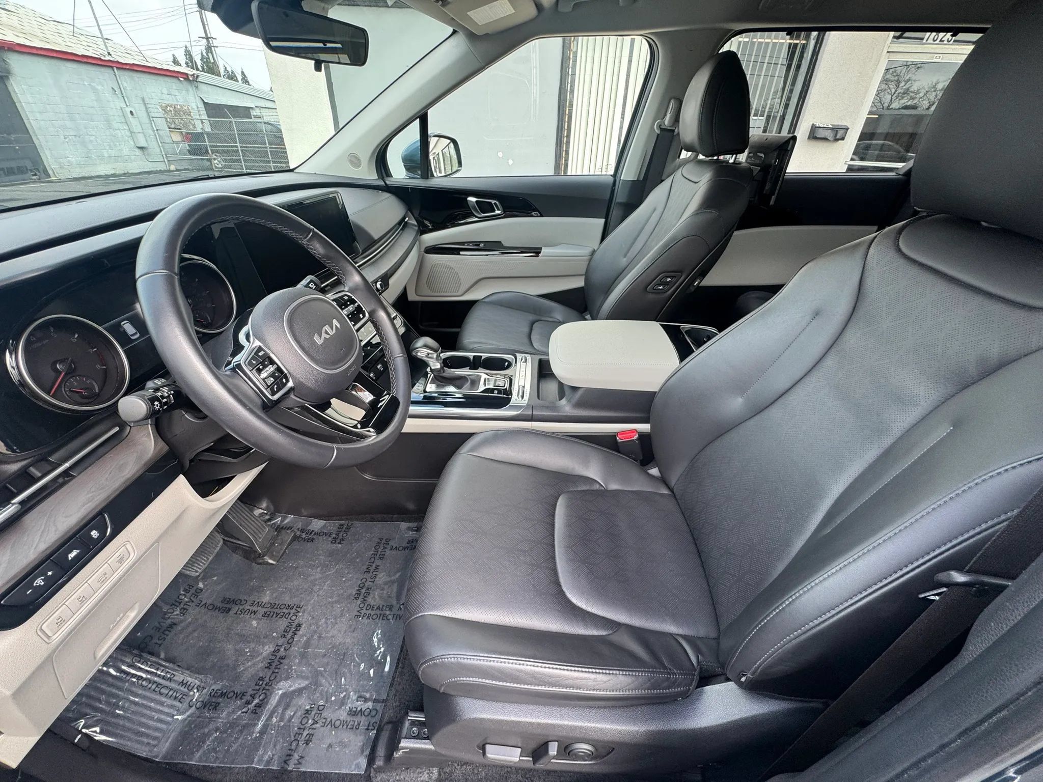 Used 2022 Kia Carnival SX FWD image 11