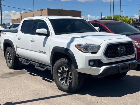 Certified 2018 Toyota Tacoma TRD Off-Road AWD/4WD image 2