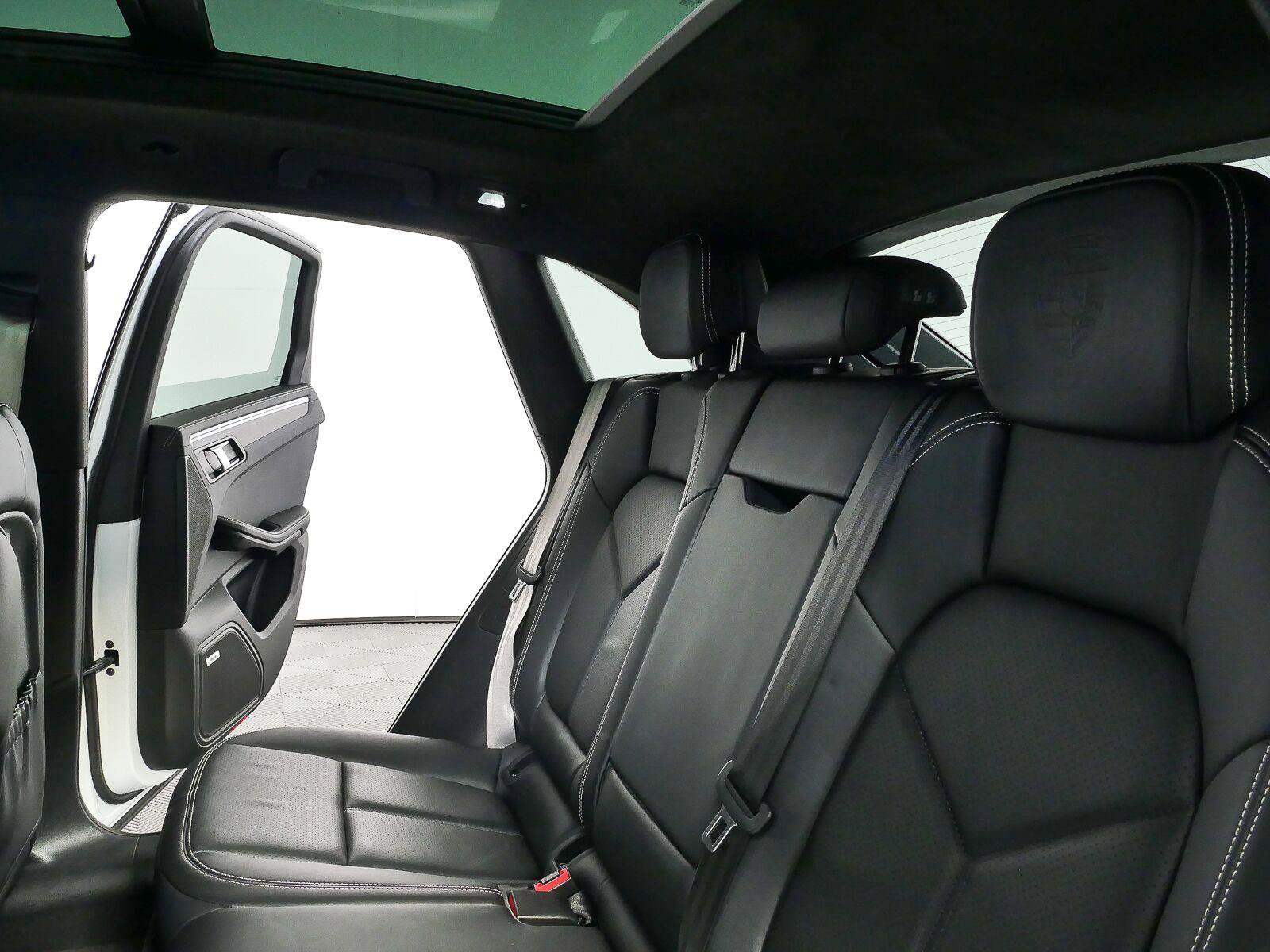 Certified 2023 Porsche Macan GTS AWD/4WD image 23