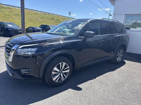 Used 2025 Nissan Pathfinder SL AWD/4WD image 7