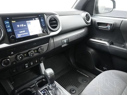 Used 2019 Toyota Tacoma TRD Sport AWD/4WD image 29