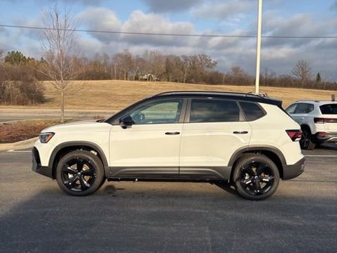 New 2026 Volkswagen Taos SE AWD/4WD image 9